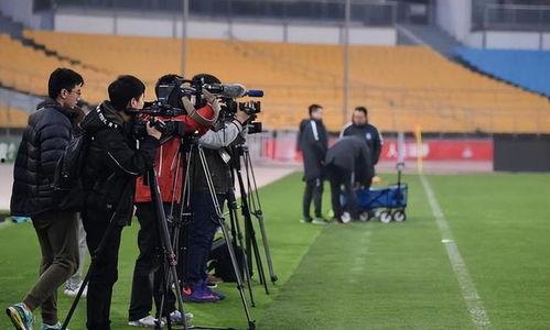足坛名记爆料视频最新版,揭秘足坛风云人物幕后故事